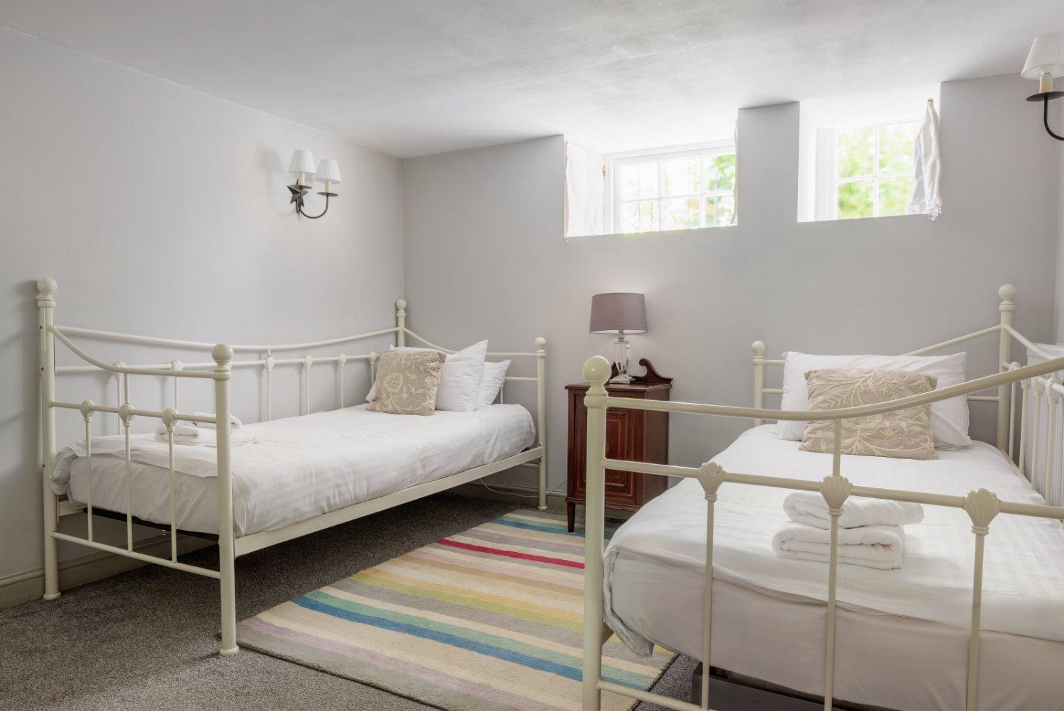 The School Rooms Estate Beautiful, Georgian Apartments With Private Heated Pool And Hot Tub Wifi And Parking Near Bath Box  Bagian luar foto